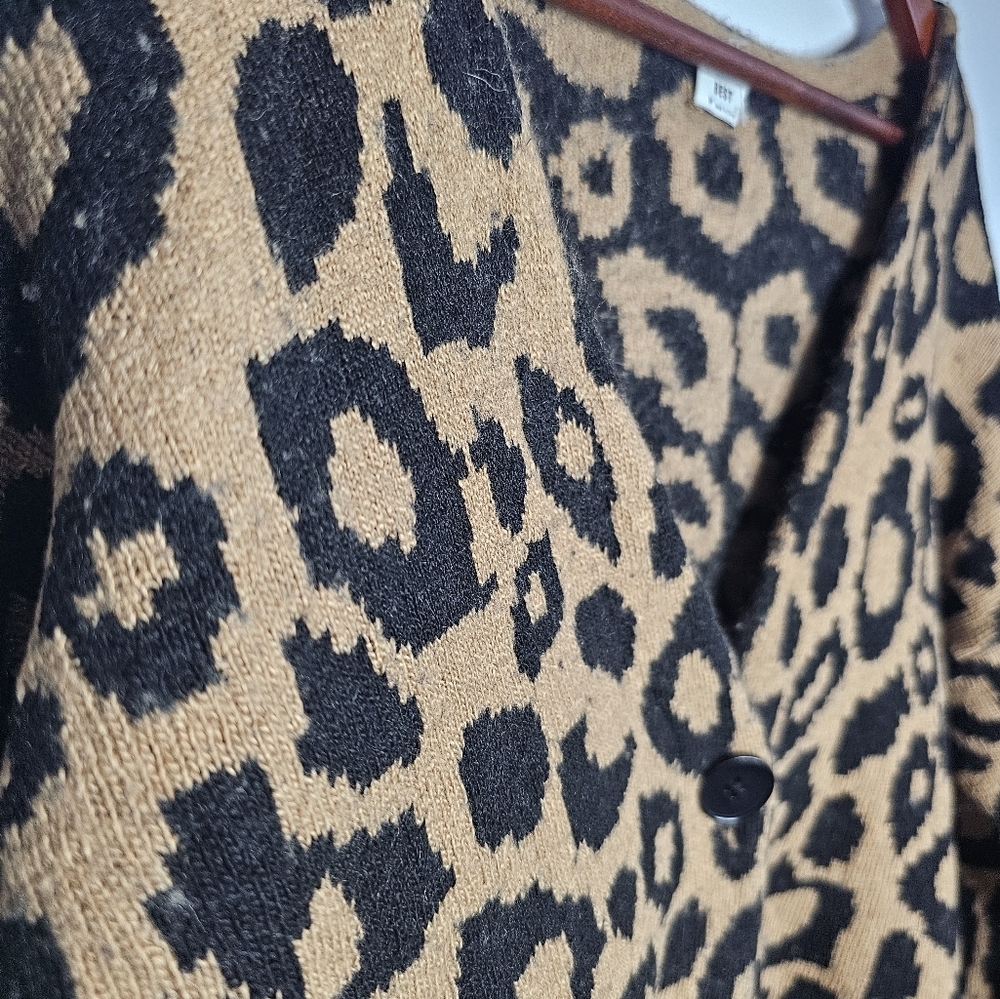 Aritzia Sunday Best Leopard Print Button Up Cardigan Size Medium - Picture 2 of 5
